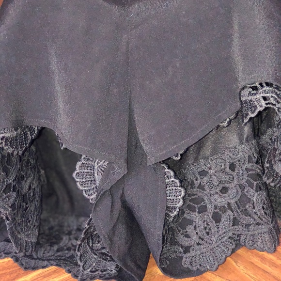 ๐น๐บ๐ฅ๐๐๐ธ๐บ๐น๐ฅ๐๐ฅ๐บ๐นBlack open front romper - Picture 6 of 7